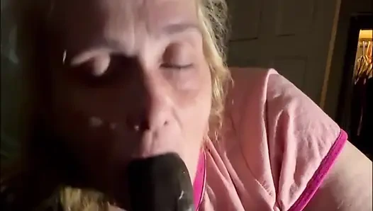 Headrietta: büyük zenci yarağının ruhunu emiyor