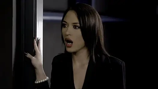 Rocco Ateşli Hatunların Ayak Fetişi Sert Sikişiyor