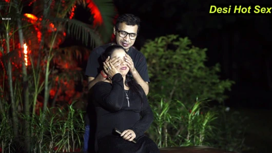 Hintli güzel boşanmış kız sekse bayılıyor! Yenge seks