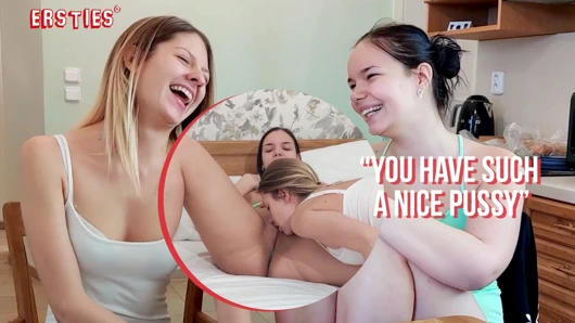 Ersties - seksi Rebecca tombul Sofia'ya gidiyor