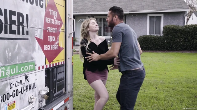 Britney Light yarak için pit stop yapıyor