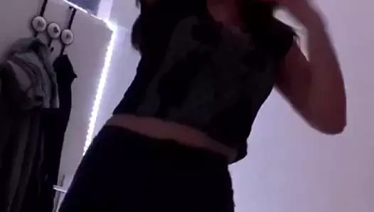 Mısırlı kız dans ediyor