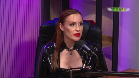 Ateşli kızıl saçlı dominatrix maisa pravo ve bdsm kültürü