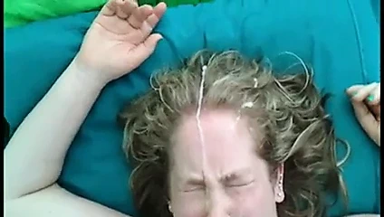 Şişman gal alır bir büyük yüz