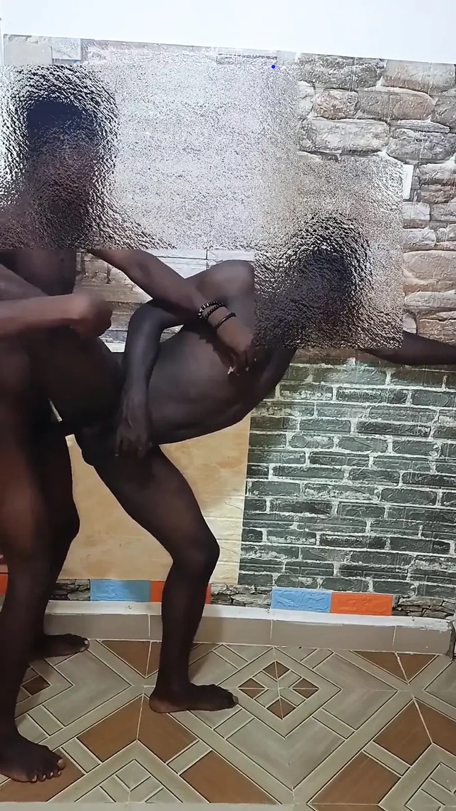 O büyük kalın yarak deliğimi sert ve acımasızca mahvetmek için geri döndü