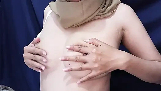 Tesettürlü Filipinli kadınlar komşuyla mastürbasyon yapıyor