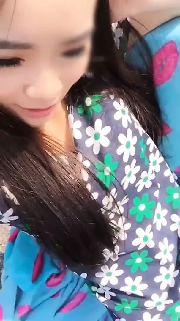 İkinci baldız, pow emdiğim için beni sikmen için sana yalvarıyor