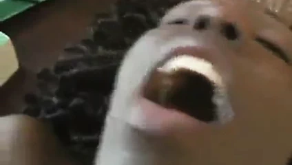 Busty Fransız abanoz içinde çorap