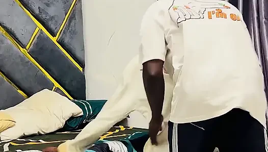 Seksi kraliçe büyük kıvrımlı mantarla ilgileniyor