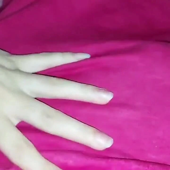 Xxx desi üvey kız kardeşim ziyarete geldiğinde amıyla oynamama izin veriyor yatağıma biniyor