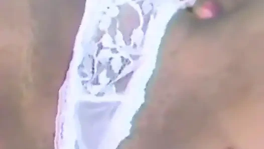 Zenci bir hatun bir sürü dildoyla kendini sikiyor