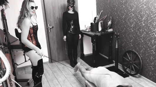 Çılgın binici kırbaçlama çifte sadizm