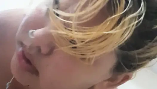 Pelerinisiz evli kadını yemek