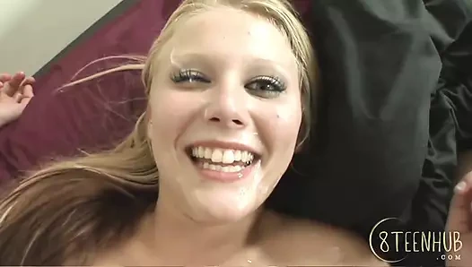 8teenhub - amatör sarışın Kellie yarak alıyor bakış açısı