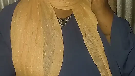 Başka bir adamın karısının odasına girdim ve onu hafifçe öptüm.