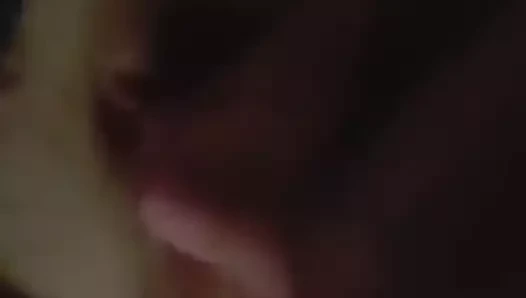 Chunky mamma onu kedi yedi alır