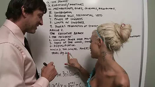 Doktor delta beyazın büyük göğüslerini görmek istiyor