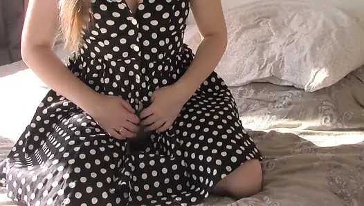 Yorucu bir yürüyüşten sonra, acilen ıslak amına mastürbasyon yapmanız gerekiyor