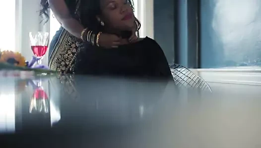 Hint metresi baştan itaatkar abanoz içine sapıkça seks