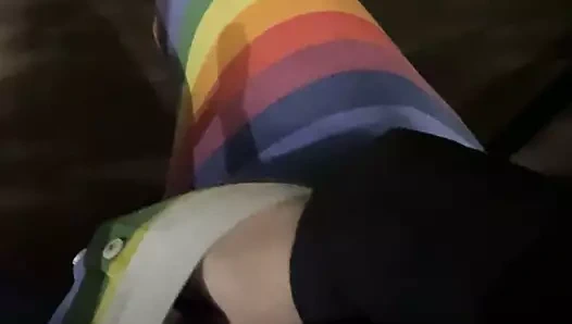 Ftm cums üzerinde kedi yalama oyuncak içinde arka bahçe