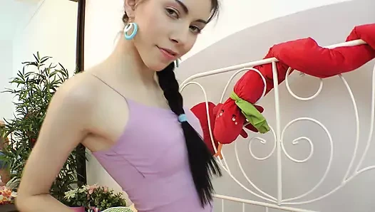 Utangaç genç gets becerdin ilk ile yapay penis ve sonra ile horoz