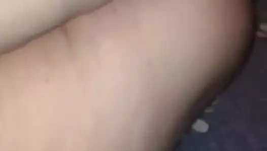 Bir oyuncakla kıçını sikikleri