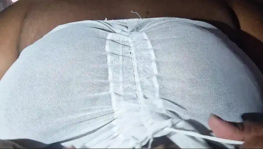 Sahibi güzel büyük ve doğal göğüslerini sergiliyor