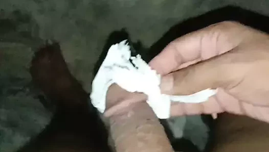 Seksi kız kardeş arkadaşının sikinin üstüne çıkıyor