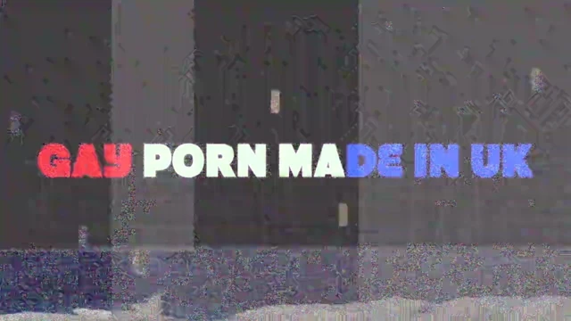 Porno yıldızı Maxence Angel prezervatifsiz sikişiyor