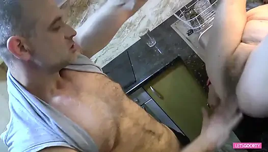 Ninenin mutfakta seksi