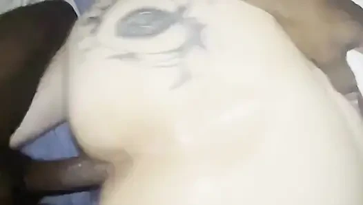 Arkadan büyük siyah yarağı almak beni boşaltıyor