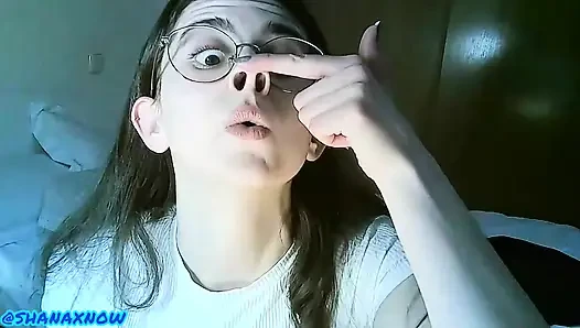 Sadece üyeler aşırı yüz sikişi gırtlağına kadar alıyor