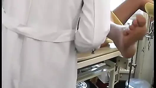 Sadece yarağının dölünü emmeyi seviyor