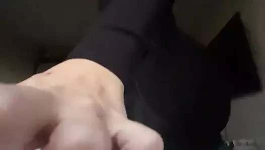 Seksi kızın taytlı götünü azdırıyor