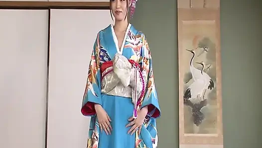 İç çamaşırlı Asyalı sahne-2 Japon esmer ai aito heisa gibi giyinmiş bukkake alıyor