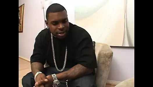 Büyük göt abanoz sürtük içinde yoğun üçlü