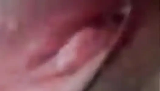 Asyalı Kız Vajinasını Ve Büyük Göğüslerini Gösteriyor