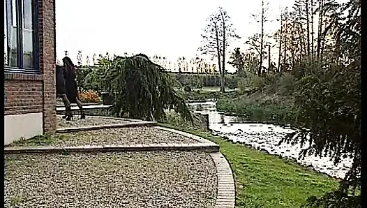 Ateşli Hizmetçi Tutkulu Oral Çılgınlığında Yarak Emiyor