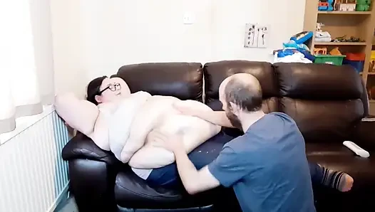 Ssbbw tanrıça köle tarafından göbek tapıyor