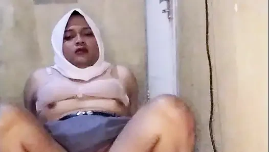 Hijab Waria Wears High School Uniform (Again), Fulfills Her Fans' Wild Fantasies