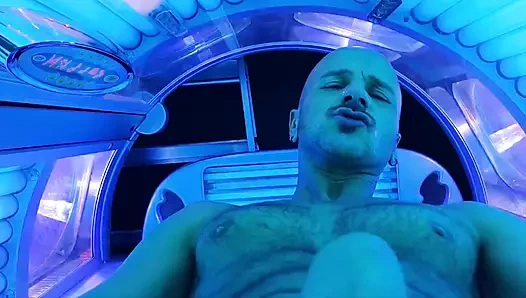 Wichsen Im Solarium Mit Cumshot