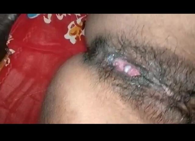 Üvey kız kardeşimi evde yalnızken sikiyorum