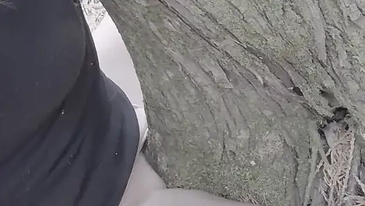 Yürüyüşte ağacı sikiyorum