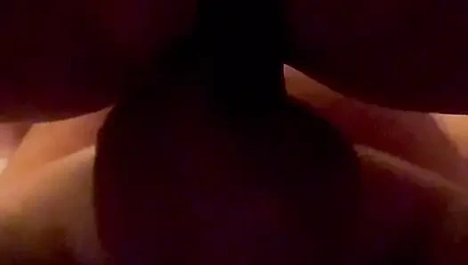 Barda tanıştığım yabancı götümü yalıyor ve içime boşalıyor