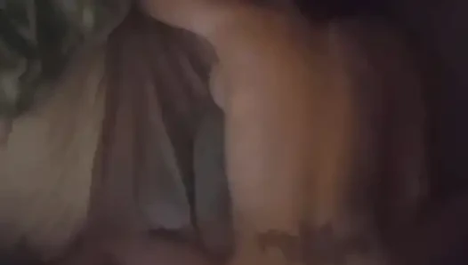 Üvey kız kardeş bu büyük yarağı seviyor.