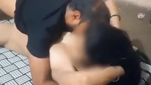 Hintli kızla desi tarzında hızlı seks