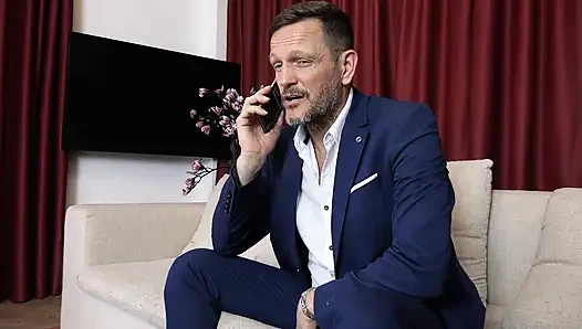 Sarışın Bomba Amcığı Sikiyor Ve Yarağı Çılgınca Gırtlağına Kadar Alıyor