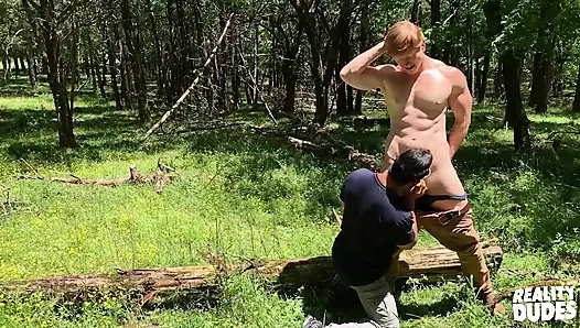 Reality dudes - Jax Thirio Kyle Connors'ın deliğini yalıyor ve parker hayes her anı yakarken onu sert sikiyor