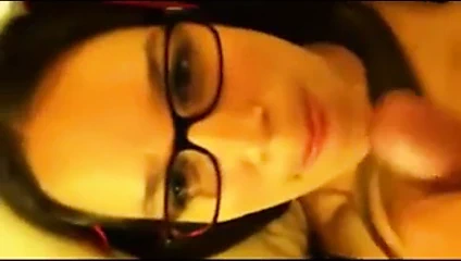 Güzel yüze boşalma