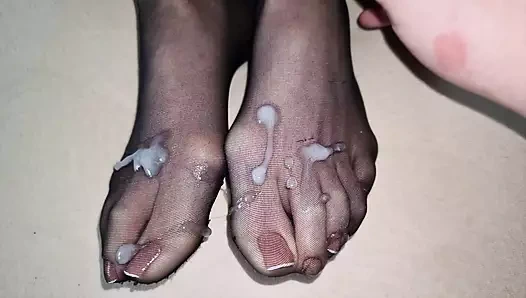 Karımın mükemmel naylon ayaklarına boşalmam - mükemmel ayaklarında Fransız pedikür